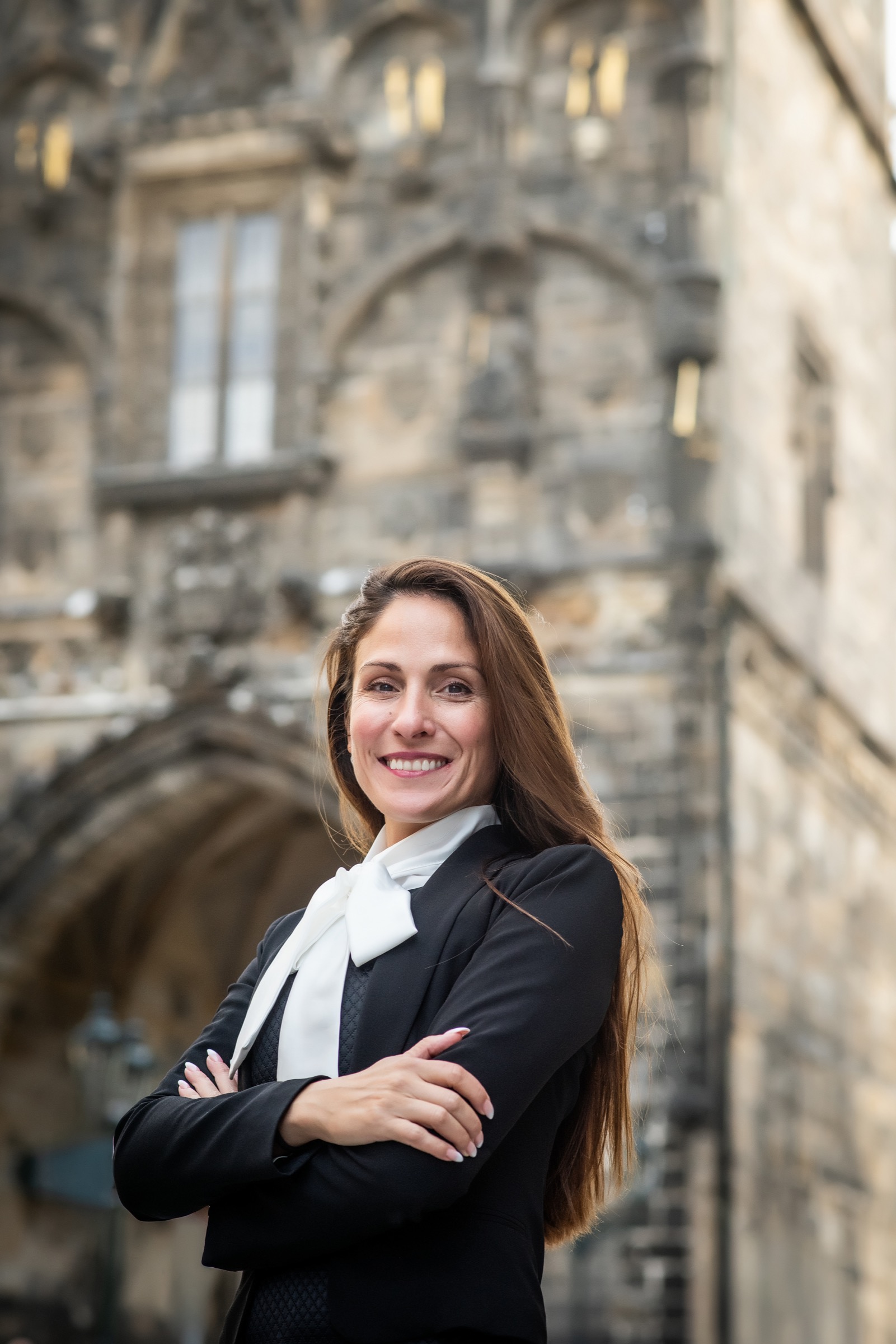 JUDr. Ivana Žilinčíková před Prašnou bránou v Praze